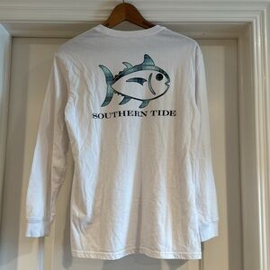 SOUTHERN TIDE Ladies White Long Sleeve Shirt with Blue Fish Logo size Small